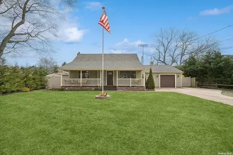 257 April Ln, Bayport, NY 11705