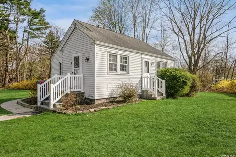 6 Ardmore Dr, Brentwood, NY 11717