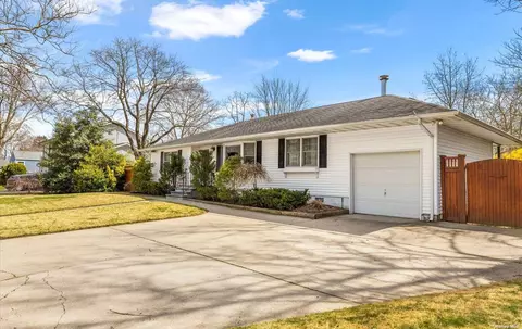 14 North Ln, Huntington, NY 11743