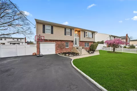 119 Amsterdam Ave, West Babylon, NY 11704