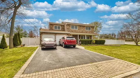 2 Angelica Ct, West Babylon, NY 11704