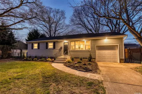1338 9th St, West Babylon, NY 11704