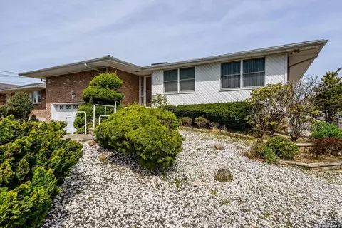 781 Allwyn St, Baldwin, NY 11510