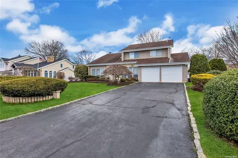 14 Long Meadow Rd, Commack, NY 11725
