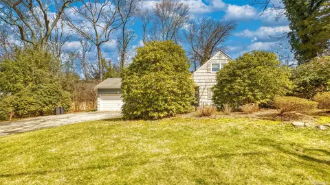 65 Woodchuck Hollow Rd, Cold Spring Harbor, NY 11724