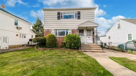 118 Sherman Ave, Williston Park, NY 11596