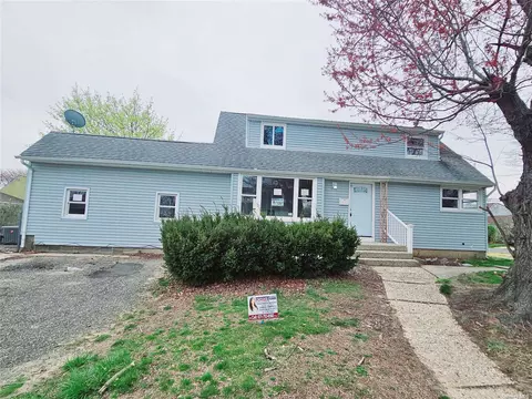 174 Jefferson Ave, Brentwood, NY 11717