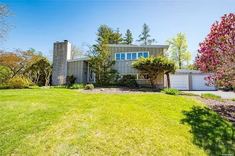 46 Old Town Ln, Huntington, NY 11743