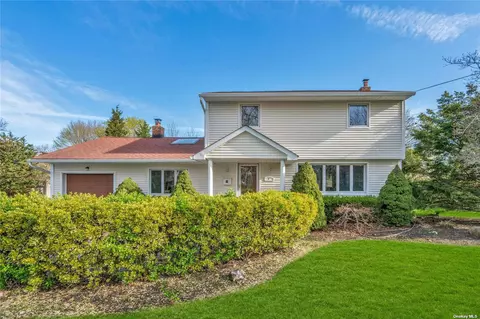 7 Amalia Ln, Commack, NY 11725