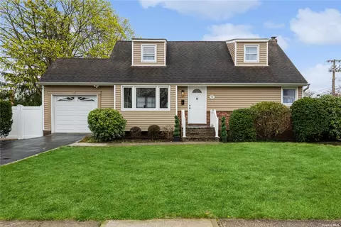 38 Sullivan Ave, Farmingdale, NY 11735