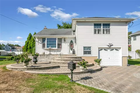 374 Violet St, Massapequa Park, NY 11762
