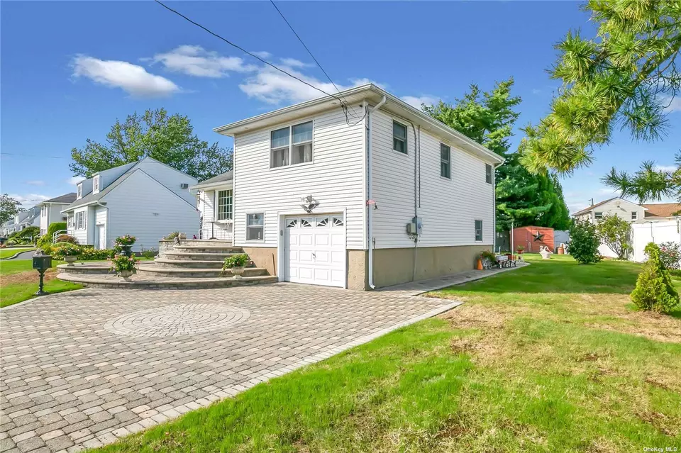 374 Violet St, Massapequa Park, NY 11762 27 Photos Movoto