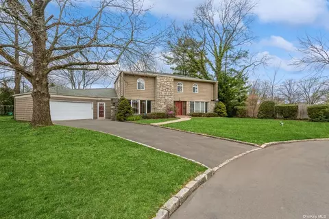5 Murray Ln, Roslyn Heights, NY 11577