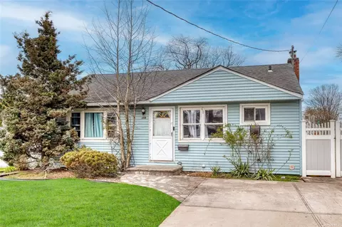 159 Park Ln, Massapequa, NY 11758