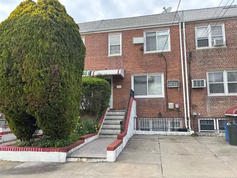 164-13 71st Ave, Fresh Meadows, NY 11365