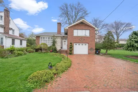 28-19 211th St, Bayside, NY 11360