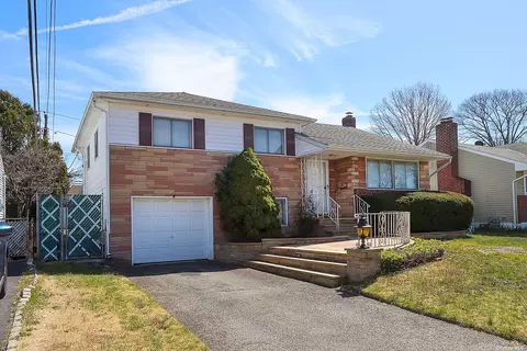 122 Haverford Rd, Hicksville, NY 11801