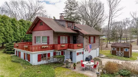 61 Hill St E, Wading River, NY 11792