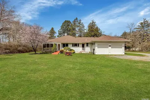 164 Middle Rd, Blue Point, NY 11715