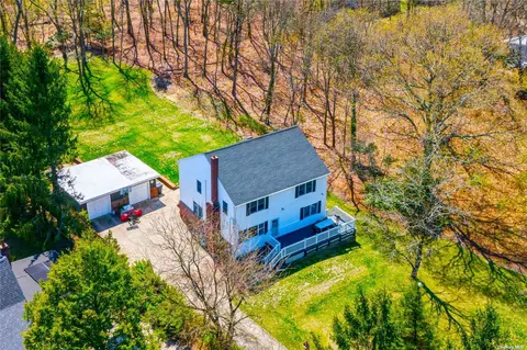 20 Mobrey Ln, Smithtown, NY 11787
