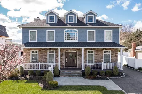 72 Mckinley Ave, Westbury, NY 11590