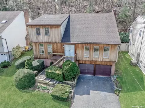 50 Sugar Toms Ln, East Norwich, NY 11732