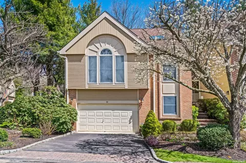 42 Willow Ridge Dr #42, Smithtown, NY 11787