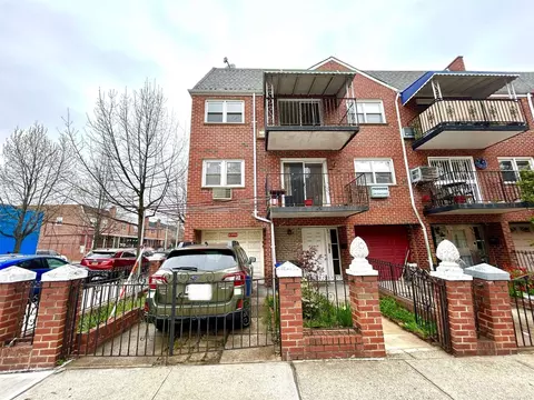 49-01 31st Ave, Woodside, NY 11377