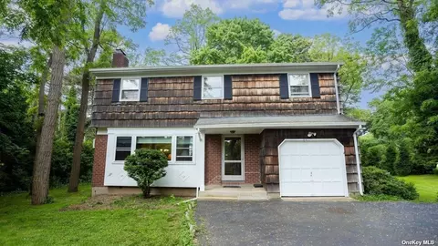 155 Middleville Rd, Northport, NY 11768