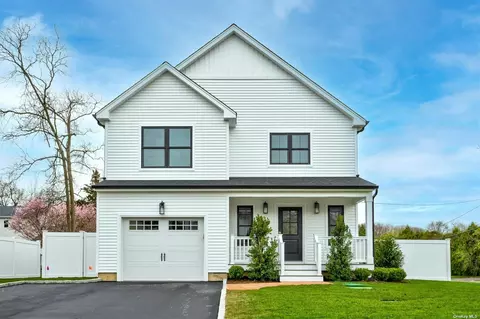 50 Manchester Rd, Huntington, NY 11743