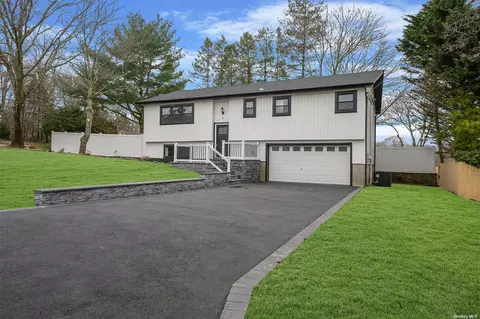 5 Old Orchard Rd, Wading River, NY 11792