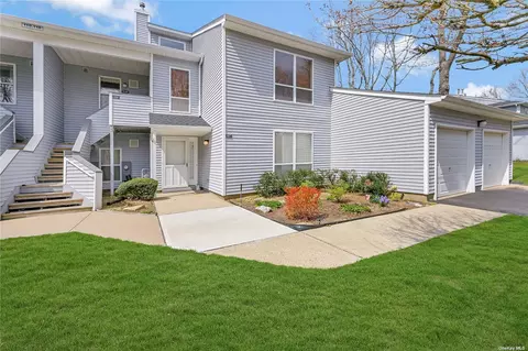 117 Hampton Vista Dr #117, Manorville, NY 11949