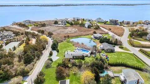 9 Tanners Neck Ln, Westhampton, NY 11977