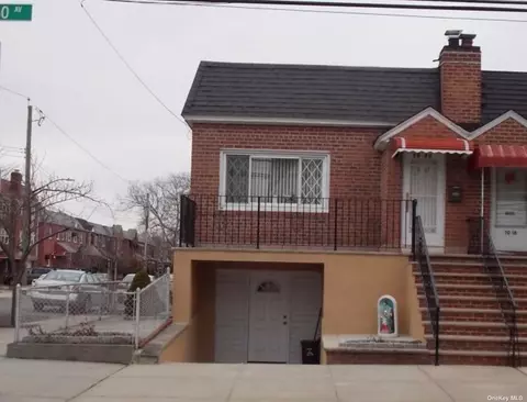 70-20 60th Ave, Maspeth, NY 11378