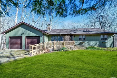 3080 Henrys Ln, Peconic, NY 11958