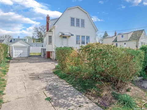 21 Copiague St, Valley Stream, NY 11580