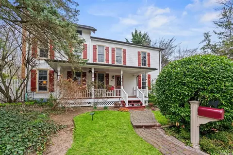 83 Woolsey St, Huntington, NY 11743