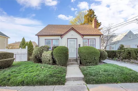 351 Newton St, Westbury, NY 11590