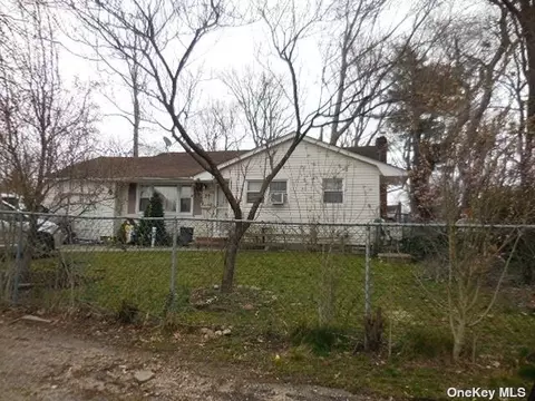 37 Monroe Ave, Brentwood, NY 11717