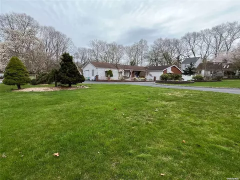 169 Kings Park Rd, Commack, NY 11725