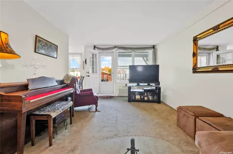 34-43 60th St #2D, Woodside, NY 11377