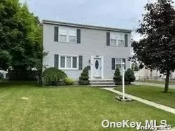 20 E Plymouth Dr, Massapequa, NY 11758