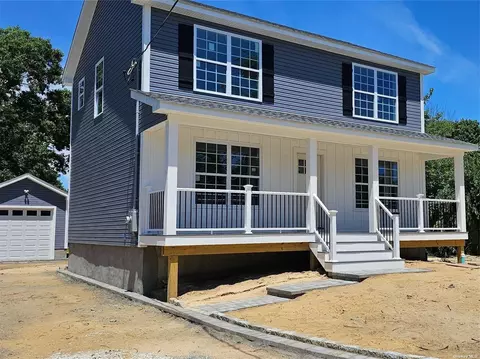 25 W 1st St, Patchogue, NY 11772