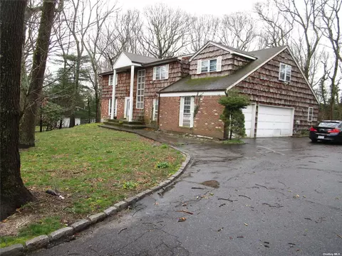 4 Chablis Dr, Dix Hills, NY 11746