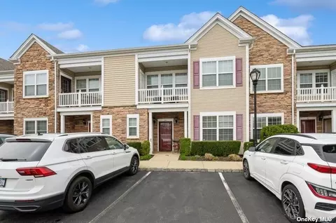 37 Wexford Ln #37, Oceanside, NY 11572