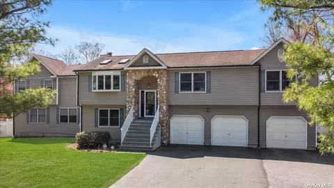 112 Little Plains Rd, Huntington, NY 11743