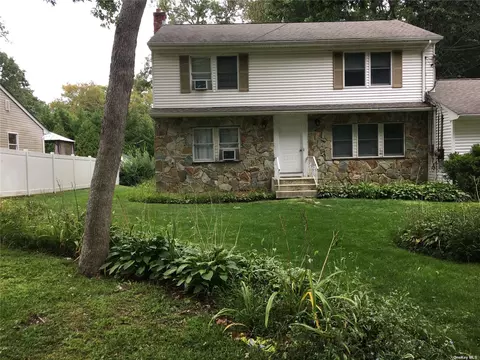 69 Pleasant St, Huntington, NY 11743