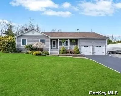 41 Soundbreeze Trl, Wading River, NY 11792