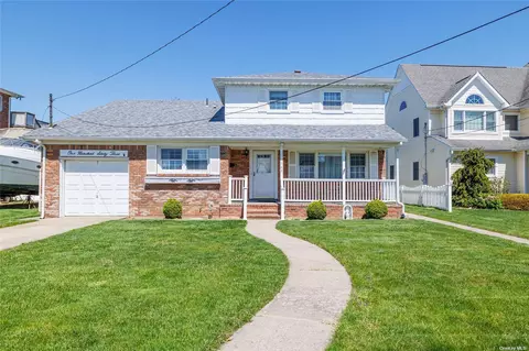 163 Trafalgar Blvd, Island Park, NY 11558