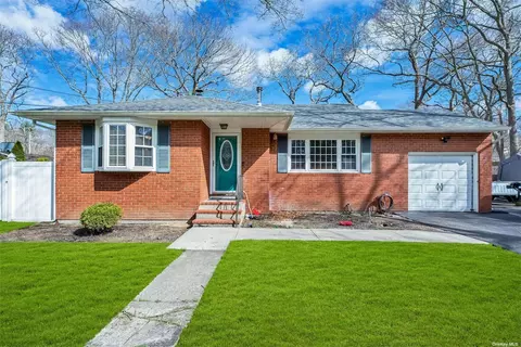 167 Northern Blvd, Shirley, NY 11967